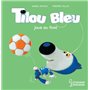 Tilou bleu joue au foot