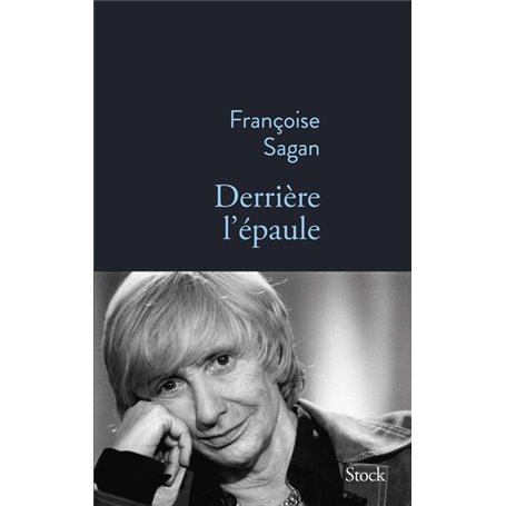 Derrière l'épaule