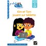 Kim et Tom jouent sur tablette