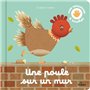 Une poule sur un mur