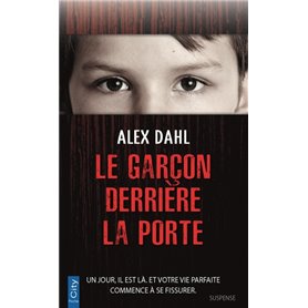 Le garçon derrière la porte