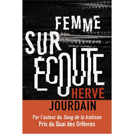 Femme sur écoute