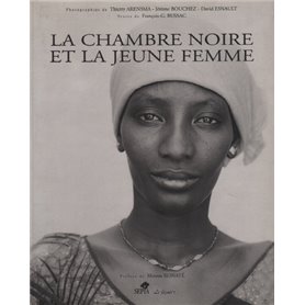 LA CHAMBRE NOIRE ET LA JEUNE FEMME