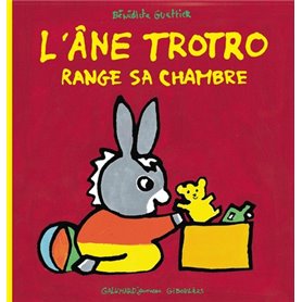 L'âne Trotro range sa chambre