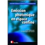 Émission photonique en espace confiné