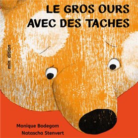 Le gros ours avec des taches