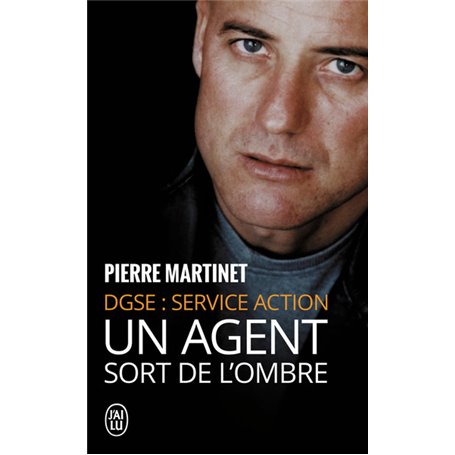 Un agent sort de l'ombre