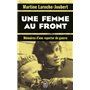 Une femme au front