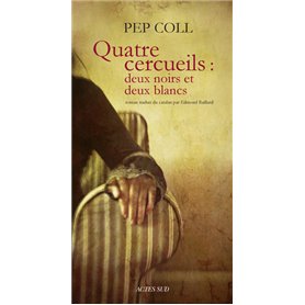 Quatre cercueils : deux noirs et deux blancs