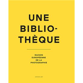 Une bibliothèque. Maison européenne de la photographie