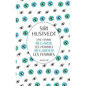 Une femme regarde les hommes regarder les femmes