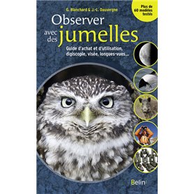 Observer avec des jumelles