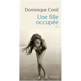 Une fille occupée