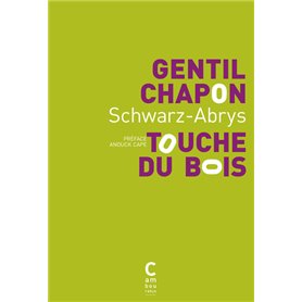 Gentil chapon touche du bois