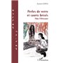 Perles de verre et cauris brisés