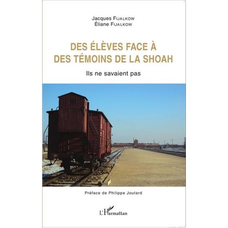 Des élèves face à des témoins de la Shoah