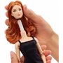 Barbie Essentiels Poupée de Collection modèle 04 avec Cheveux Roux bouclés, Petite Robe Noire et Bottes, Tenue à Coupe Universel