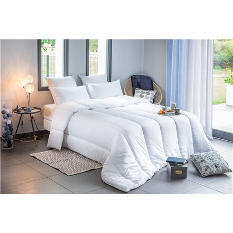 Blanrêve - Couette confort - Tempérée - Pour lit de 1 personne - Fibres Synthétiques Douces - Entretien Facile - Blanc - 140x200