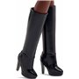 Barbie Barbie Essentiels Poupée de Collection modèle 03 avec Cheveux Roux bouclés, Petite Robe Noire et Bottes, poupée articulée