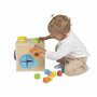Janod - Cube de Motricité & de Manipulation - Jeu d'Eveil Sensoriel - Boite Sensorielle - Cube d'Activités - 12 Accessoires - Ap