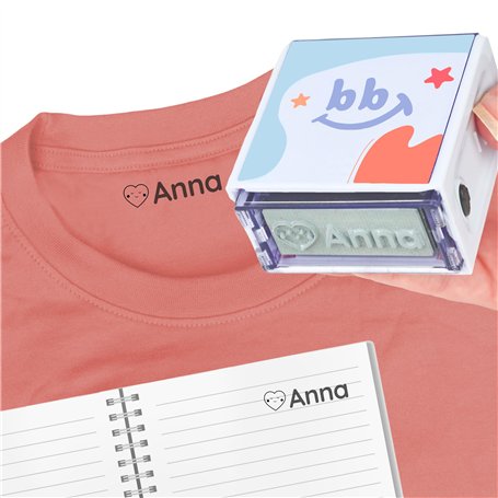 StiKiddo® Tampon Vetement Enfant - Tampon Personnalisable pour Textiles et Papier - Prénom Marqueur Vetement Enfant pour Crèche