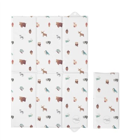 Ceba Deluxe 125863 Matelas à langer pliable unisexe avec fermeture à bouton-pression 40 x 60 cm (ouvert) – Animaux de la forêt