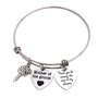 Bracelet réglable avec médaillons comportant les inscriptions « Mother of The Groom » et « Thank You For Raising The Man of My D