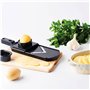 Mastrad - F22000 - Mandoline à Main - Lame V Ajustable - Noir