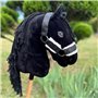 Hobby Horse Frison Noir, Cheval bâton Complet avec Filet, Mors, rêne, Licol et Bonnet Anti-Insectes. Tête de Cheval bâton pour H