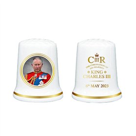 Dé à coudre de couronnement Roi Charles III sur support carte souvenir souvenir (par LILAJ)