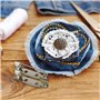 Broches x100 – Fermoir arrière sécurisé avec fermeture à barre arrière – 25 mm – Dos de broche argentés avec 2 trous pour la fab