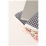 Housse pour ordinateur portable 13 et 14 pouces - Matelassée - Imprimé fleurs et carreaux vichy noirs - Petite Mafalda, rose