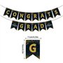 Bannière de félicitations de remise de diplôme classe de 2025, noir et doré à paillettes « We are So Proud of You » avec tourbil