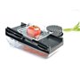 Mastrad – Mandoline avec réservoir – 2 Râpes et 3 Lames Acier Inoxydable – Facile D’Utilisation – Confort & Sécurité – 1 Réservo