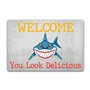 LuckyChu Tapis de sol antidérapant en caoutchouc avec inscription « Welcome You Look Delicious » - Pour intérieur ou extérieur -