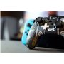 Konix UFC Manette filaire pour Nintendo Switch, Switch OLED et PC - Fonction vibration - Câble 3 m - Noir et blanc