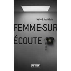 Femme sur écoute