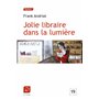 Jolie libraire dans la lumière