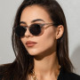 Rétro Et Lunettes De Soleil Simples