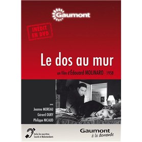 Le dos au mur