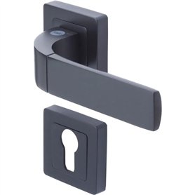 YALE -YPP7-B-PE Poignée de porte carrée de 7 noir YALE - Modele Bologna - passage de cylindre euro