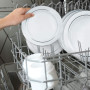 MATANA 25 Assiettes en Plastique Blanc Premium avec Bord Argenté (26cm) - Assiettes Blanches Solides, Réutilisables et Élégantes