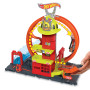 Hot Wheels City Coffret Looping Caserne de Pompiers avec 1 Voiture, Ascenseur Manuel, Rampe Jet d’Eau, éléments de Piste, Jouet 