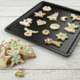 Zenker 9987550 Ensemble plaque à pâtisserie extensible avec 5 emporte-pièces étoiles et 5 emporte-pièces sapins, biscuits de Noë