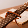 Capodastre Guitare Classique, Mediator Guitare Inclus, Capo Guitare en Alliage Plat, Ajustement Parfait pour Corde Guitare Class