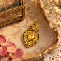 Mini Ex-Voto Cœur en Laiton Doré – Décoration Artisanale Vintage à Suspendre, Petit Cœur Ornemental au Style Baroque et Bohème, 